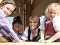 Das Steirerhof-Team beim Vorbereiten des Projektes "Schule am Bauernhof"