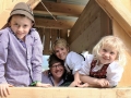Das Steirerhof-Team beim Vorbereiten des Projektes "Schule am Bauernhof"